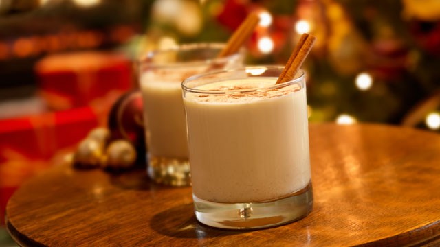 eggnog-holiday-drink-with-ground-nutmed-and-cinnamon-stick